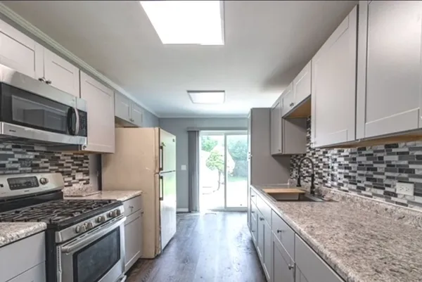 $3,000 | 725 Cumberland Street, Hoffman Estates, IL 60169