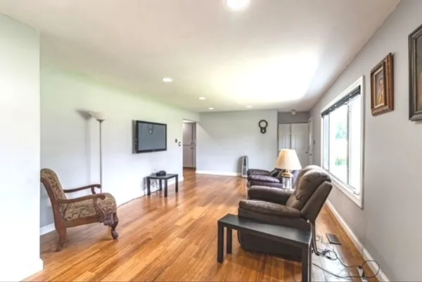 $3,000 | 725 Cumberland Street, Hoffman Estates, IL 60169