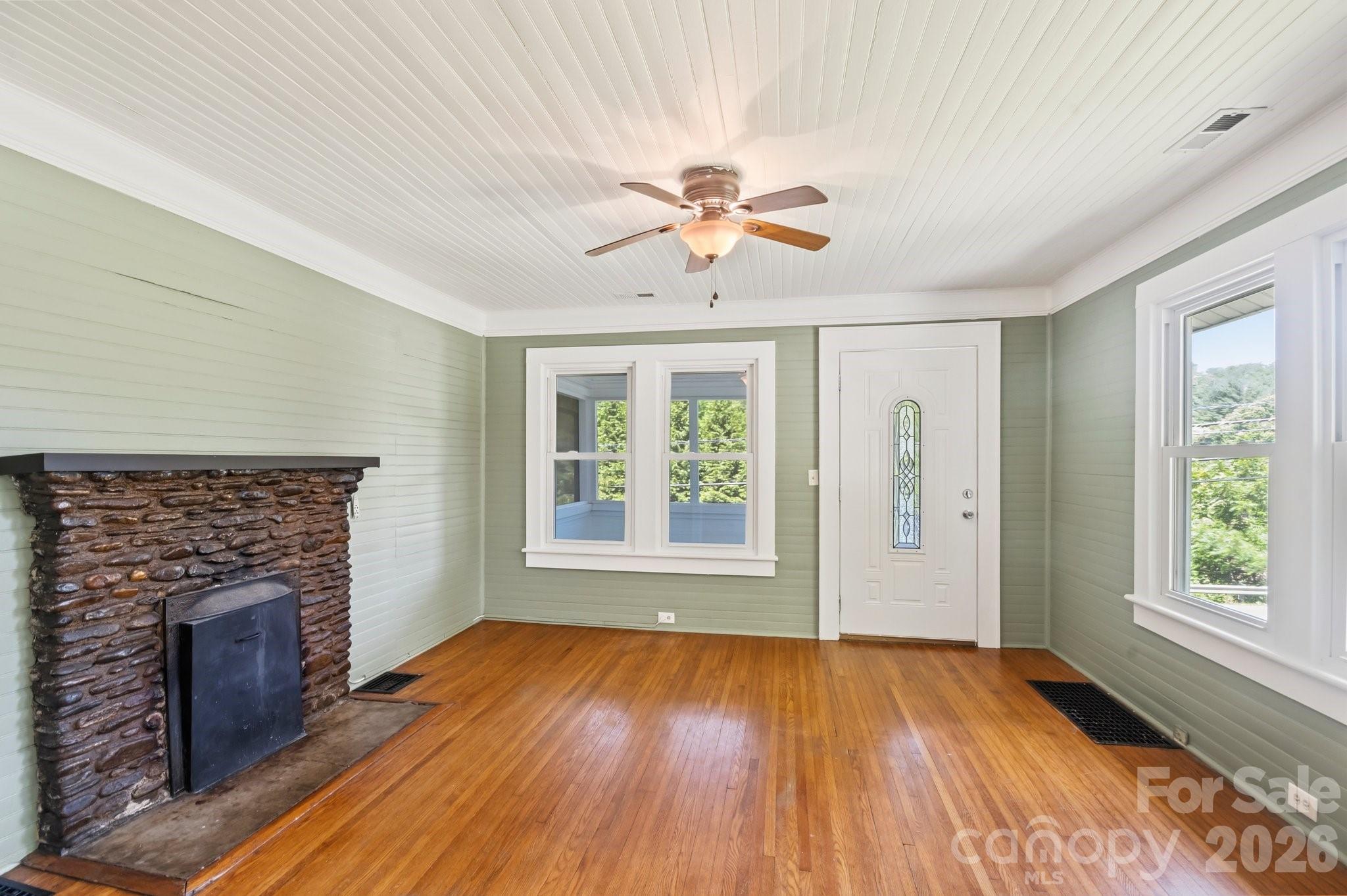 441 Main Street Clyde, NC 28721 - Photo 3 of 44