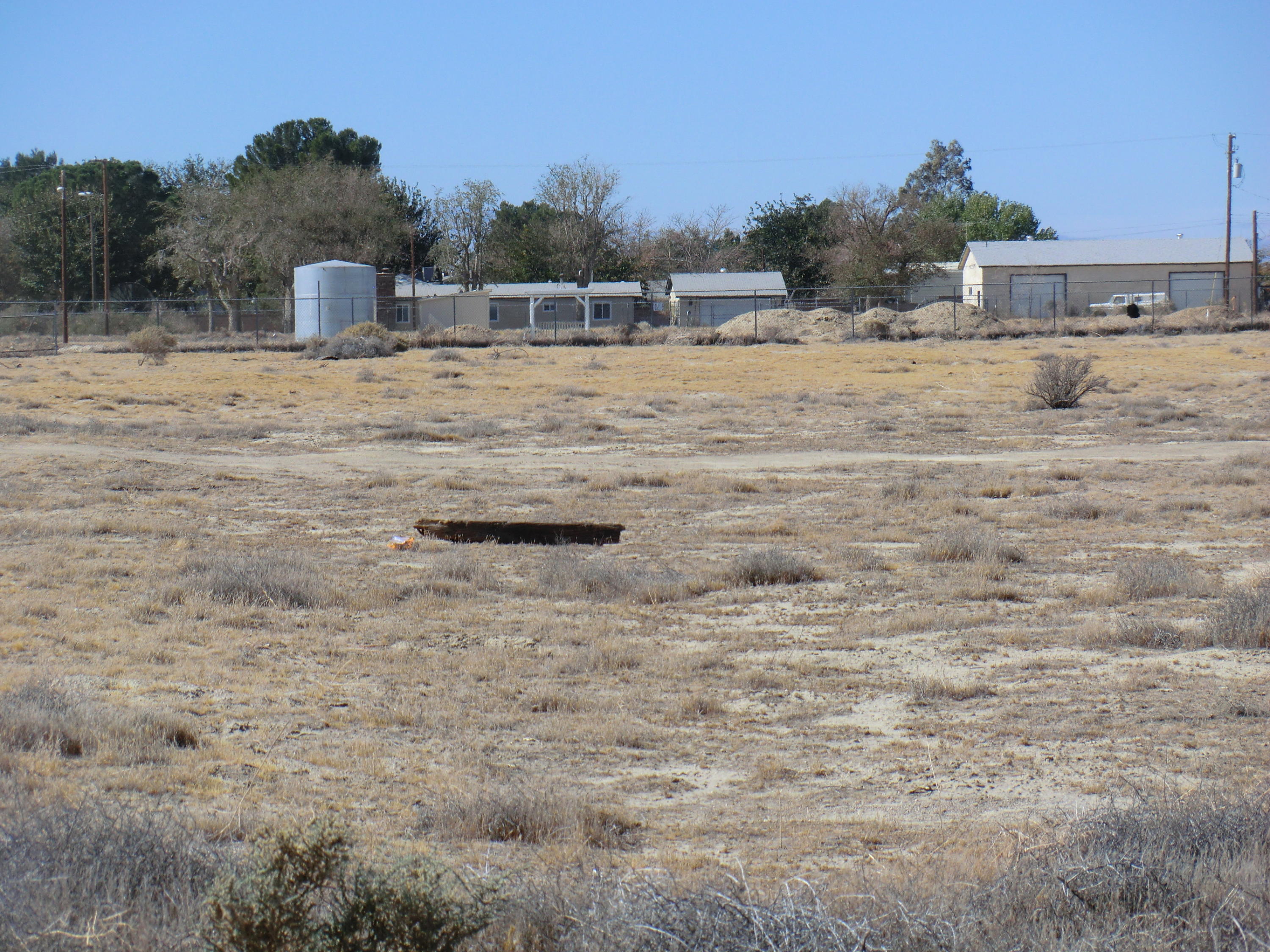 77 Stw Lancaster, CA 93536 - Photo 5 of 13 a view of a dry yard covered with snow