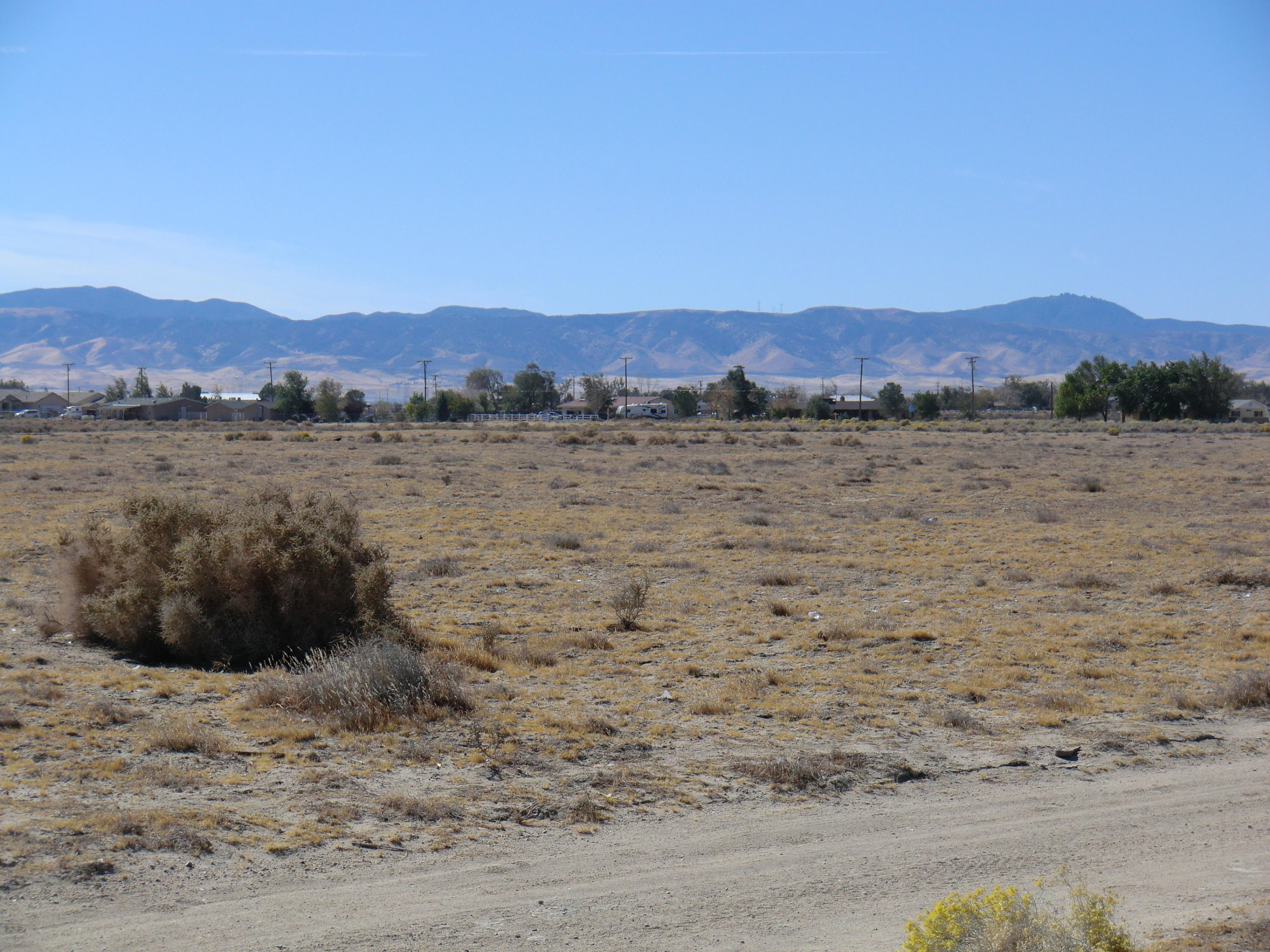 77 Stw Lancaster, CA 93536 - Photo 9 of 13 a view of lake and mountain
