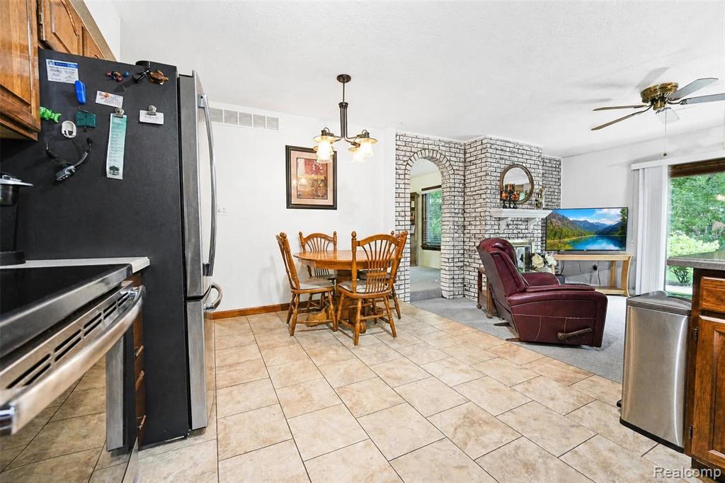 41768 Hanford Road Canton, MI 48187 - Photo 7 of 28