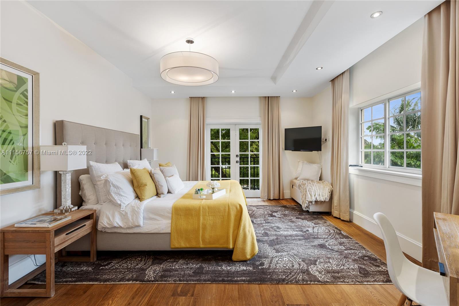 2914 Alton Road Miami Beach, FL 33140 - Photo 7 of 70 a living room with furniture and a large window