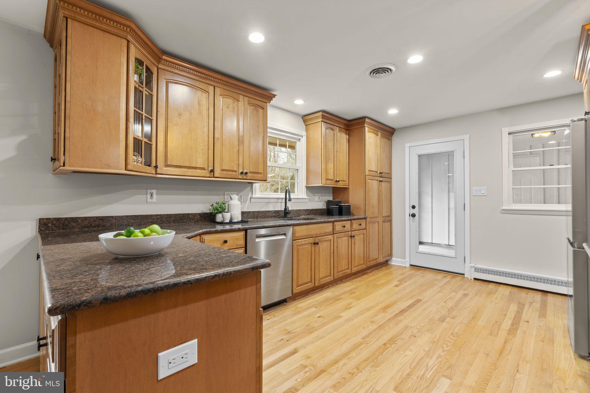 9122 Northfield Road Ellicott City, MD 21042 - Photo 13 of 60