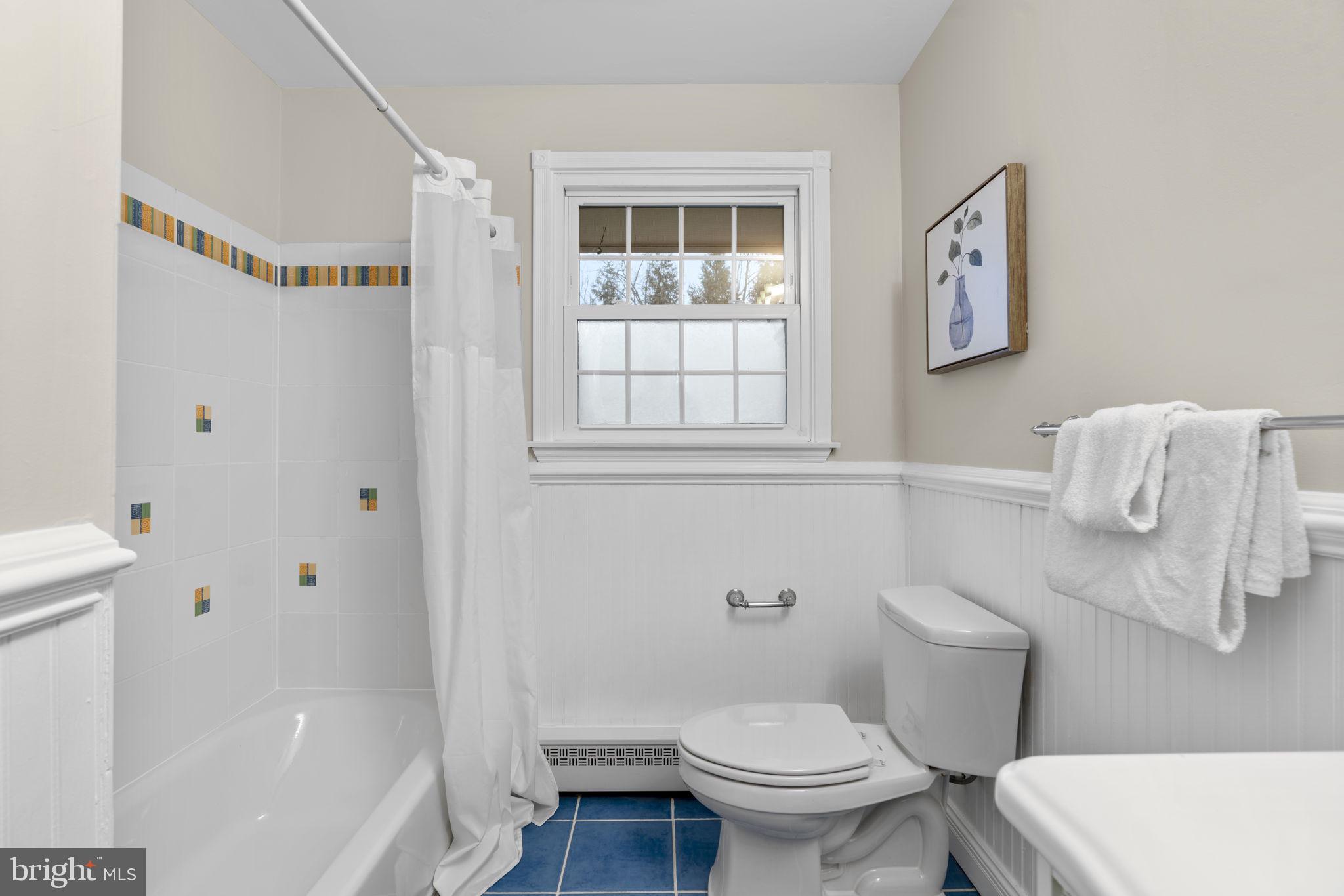 9122 Northfield Road Ellicott City, MD 21042 - Photo 27 of 60 Main Level Hall Bath