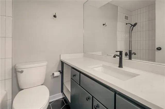 $329,950 | 4550 Warwick Boulevard, Unit 210211, Kansas City, MO 64111