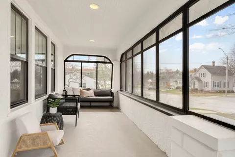 $1,165,000 | 903 North Vail Avenue, Arlington Heights, IL 60004