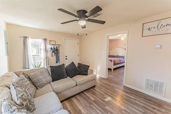 $1,500 | 604 West A Street, Sulphur Springs, TX 75482