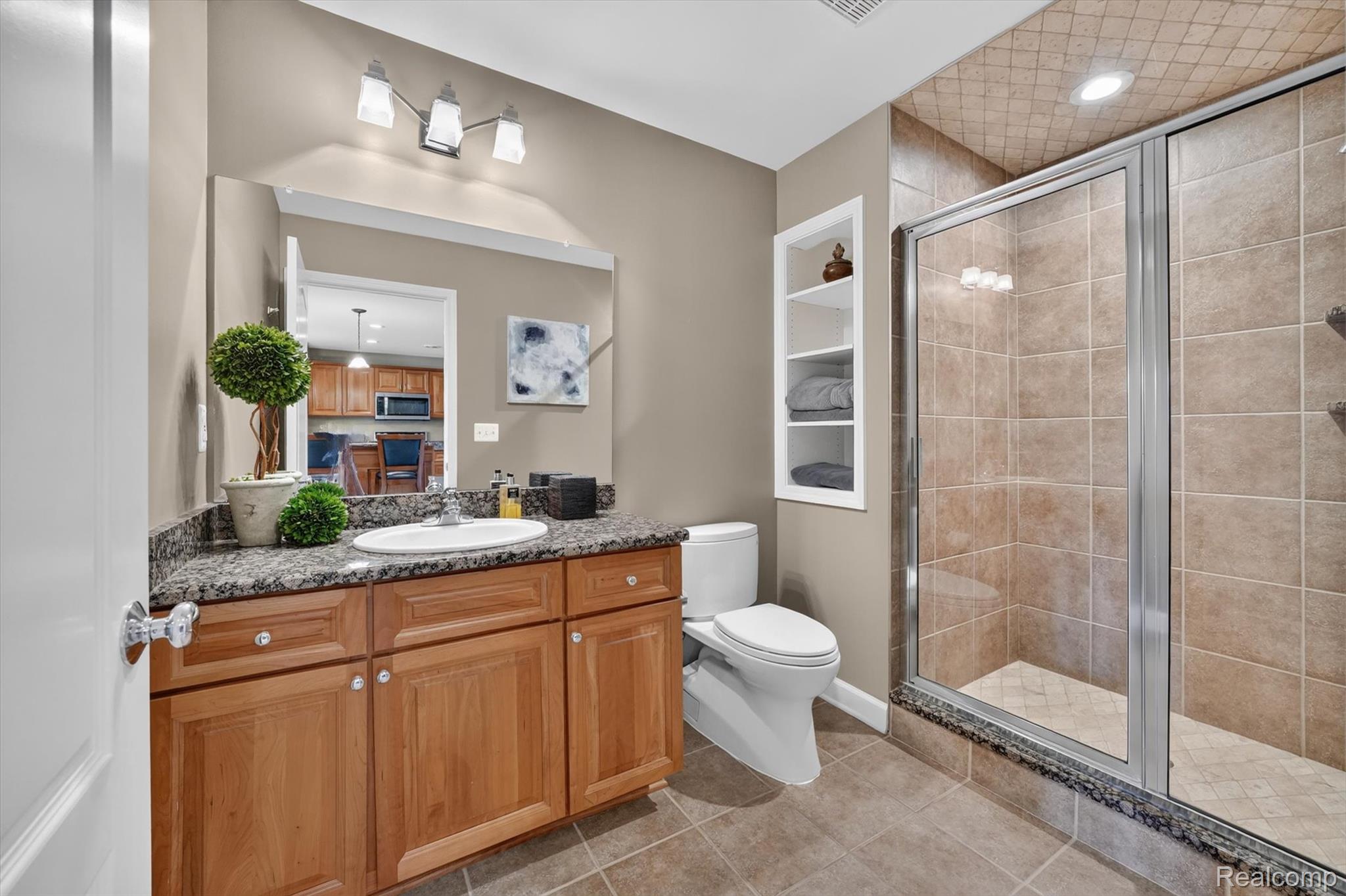 3804 Elk Drive Rochester, MI 48306 - Photo 46 of 75 Full Bathroom in the walkout bsmt.