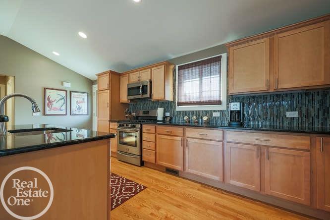 496 Shelbourne Road Grosse Pointe, MI 48236 - Photo 14 of 34 31338688-13.JPG