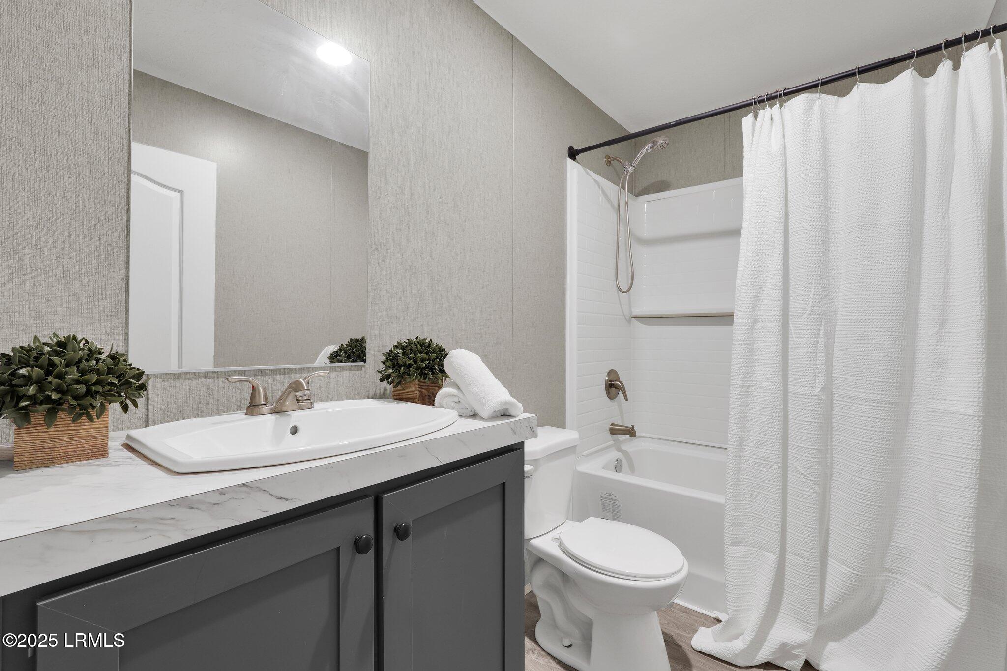 98 Sams Point Road Beaufort, SC 29907 - Photo 33 of 47 Hall bath