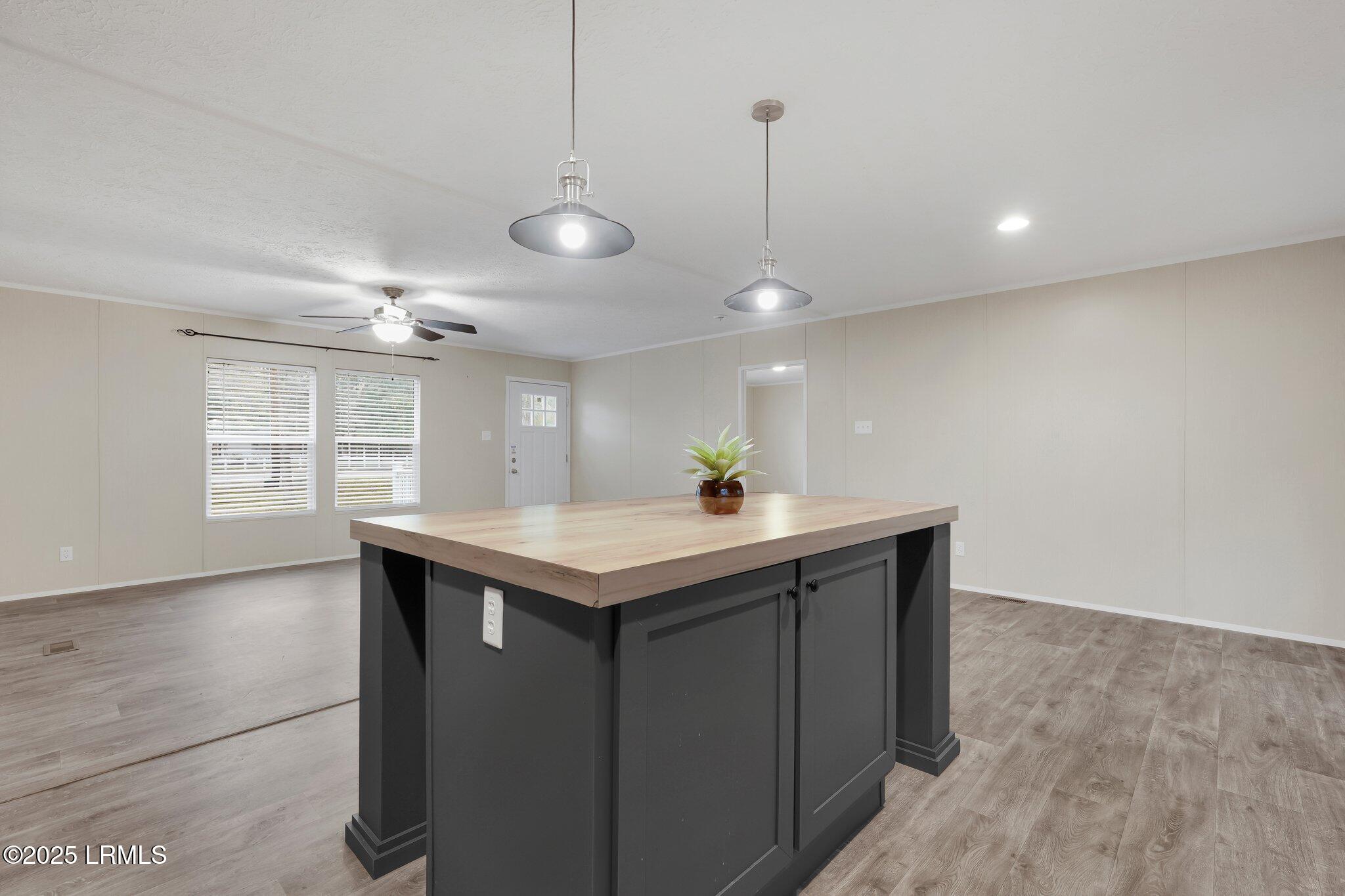 98 Sams Point Road Beaufort, SC 29907 - Photo 9 of 47 Island:LR