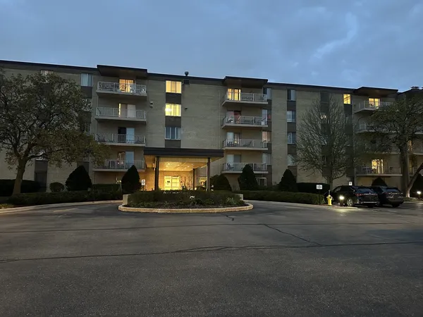 $300,000 | 110 West Butterfield Road, Unit 402S, Elmhurst, IL 60126
