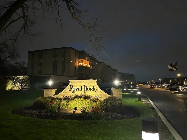 $300,000 | 110 West Butterfield Road, Unit 402S, Elmhurst, IL 60126