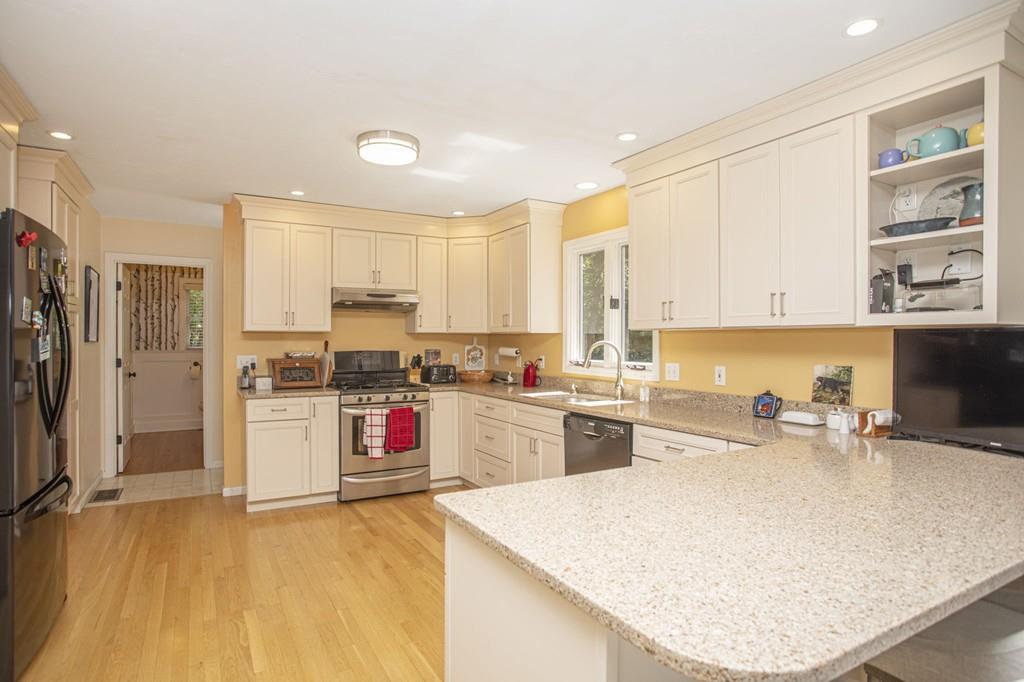 24 Deer Run Road Easton, MA 02356 - Photo 8 of 42 Gallery Image 8