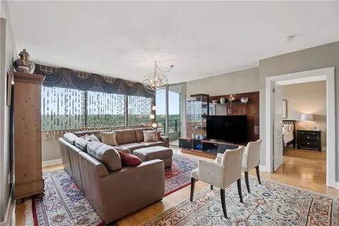 $849,000 | 700 Park Regency Place Northeast, Unit 1501, Atlanta, GA 30326