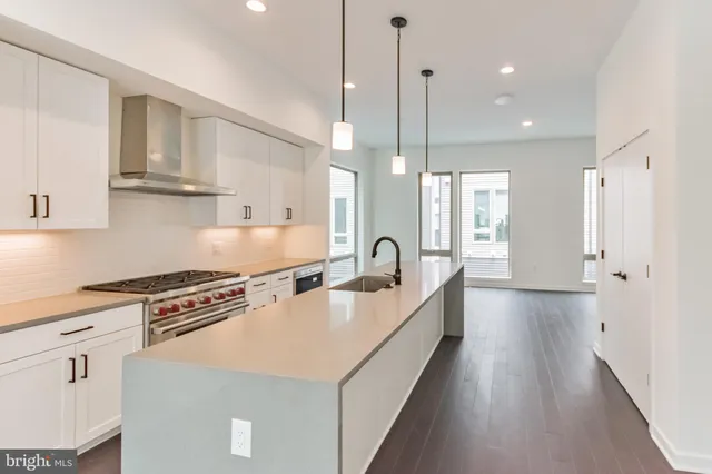 $5,700 | 2001 Beach Street, Unit 3111, Philadelphia, PA 19125