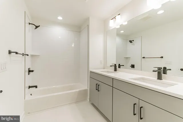 $5,700 | 2001 Beach Street, Unit 3111, Philadelphia, PA 19125