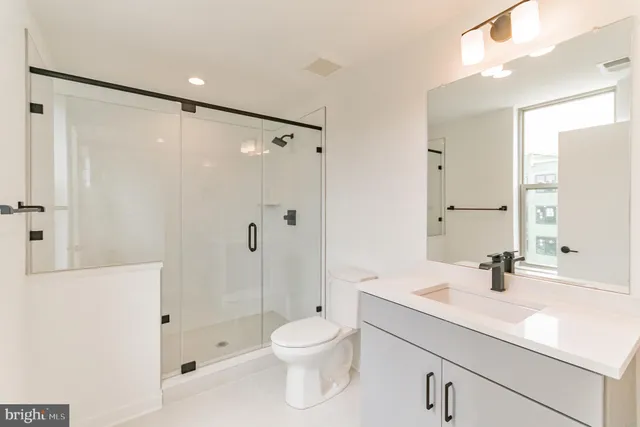 $5,700 | 2001 Beach Street, Unit 3111, Philadelphia, PA 19125