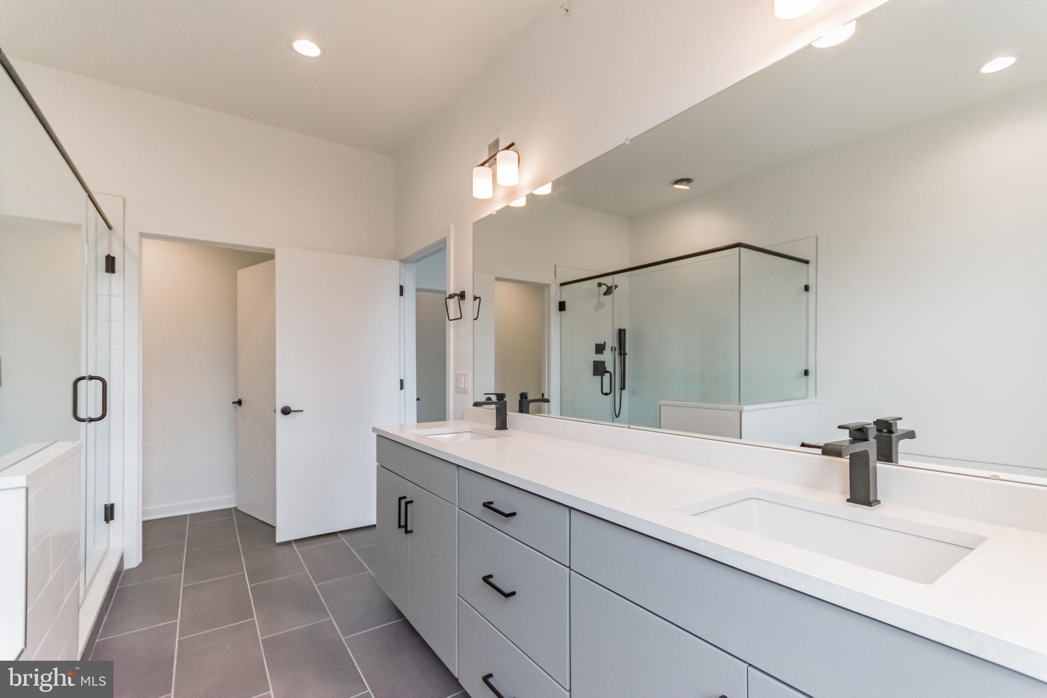 2001 Beach Street, Unit 3111 Philadelphia, PA 19125 - Photo 23 of 30 Primary Bathroom