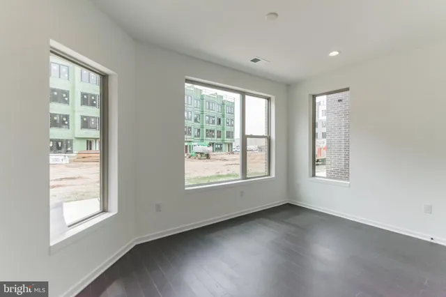 $5,700 | 2001 Beach Street, Unit 3111, Philadelphia, PA 19125