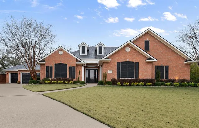 $379,000 | 721 Willow Creek Circle, Corsicana, TX 75110