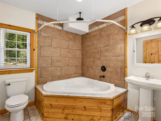 $569,900 | 114 Nature Drive, Hendersonville, NC 28792