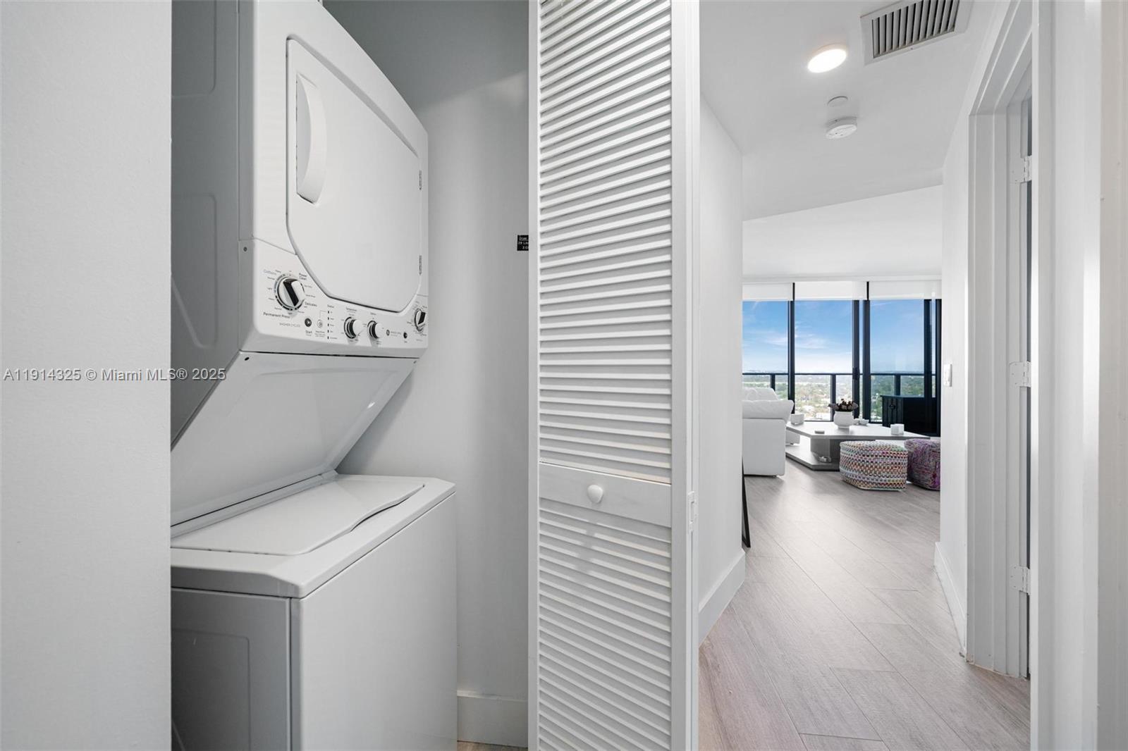 121 Northeast 34th Street, Unit 2109 Miami, FL 33137 - Photo 16 of 19