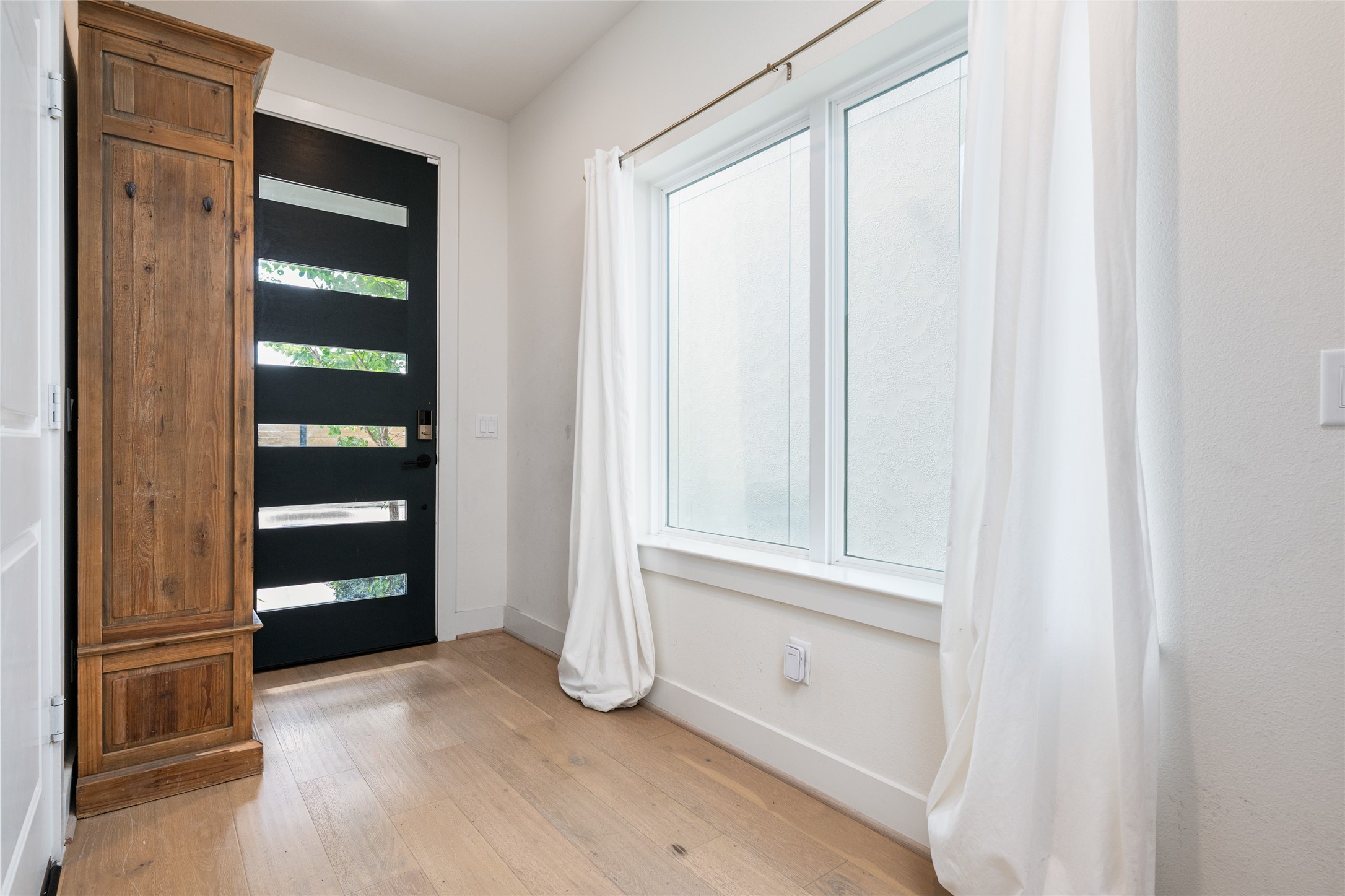 1747 Ojeman Spring Lane Houston, TX 77055 - Photo 9 of 22 a view of an empty room with a closet