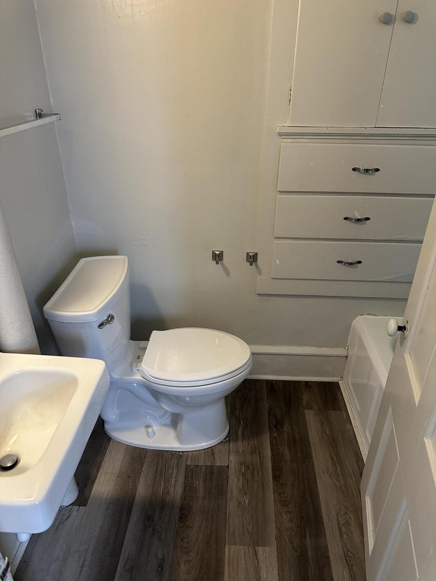 1509 North 8th Street, Unit A/UPPER Sheboygan, WI 53081 - Photo 6 of 8 IMG_9823