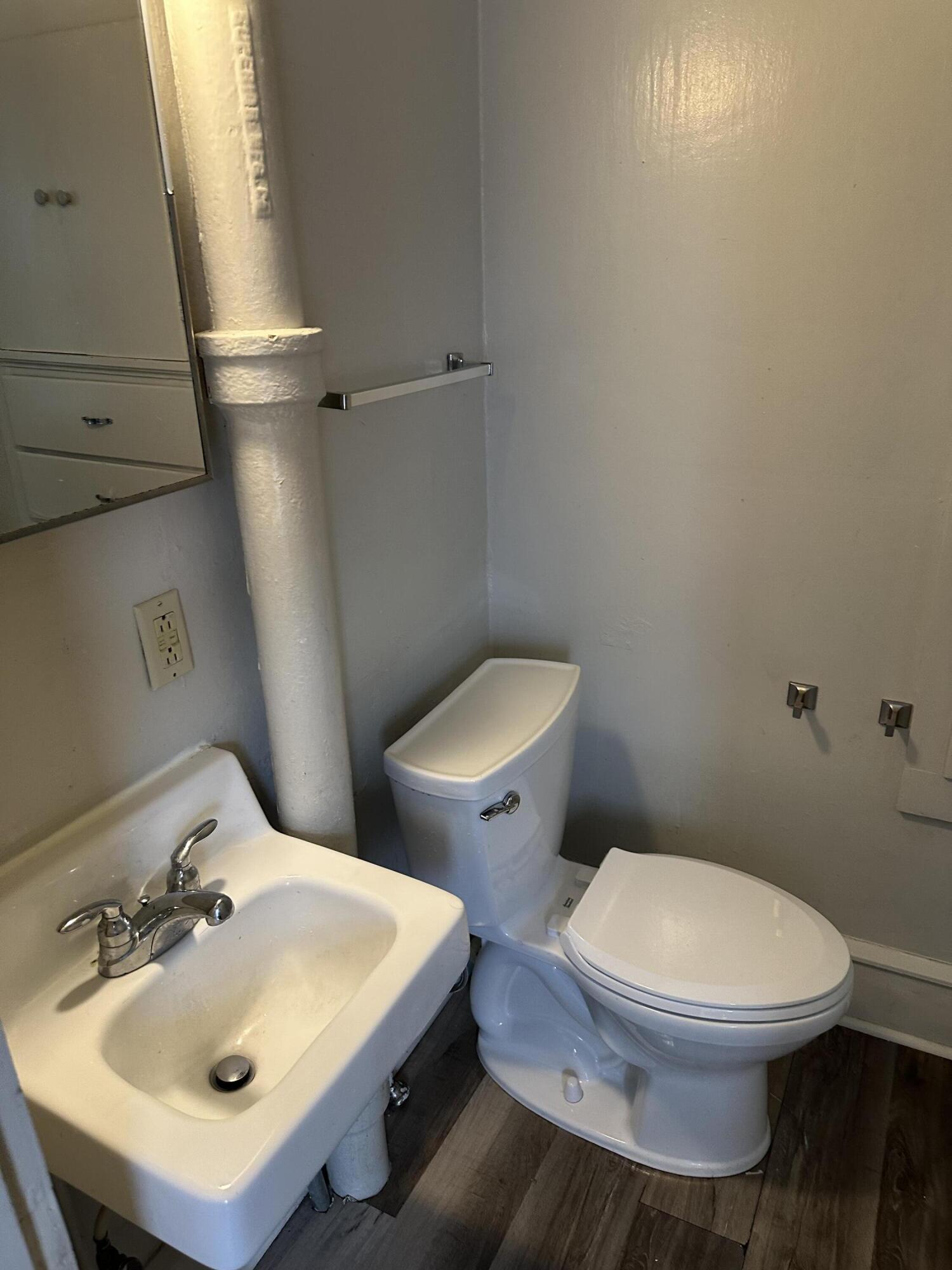 1509 North 8th Street, Unit A/UPPER Sheboygan, WI 53081 - Photo 7 of 8 IMG_9824