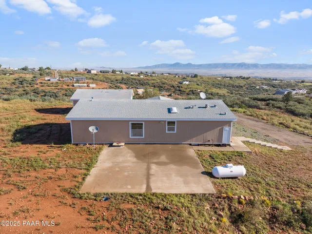 a view of a terrace with a outdoor space