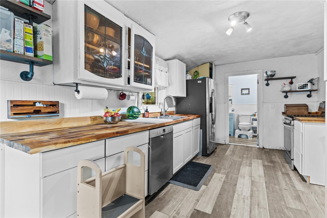 63 Pender Avenue Warwick, RI 02889 - Photo 9 of 46 Kitchen