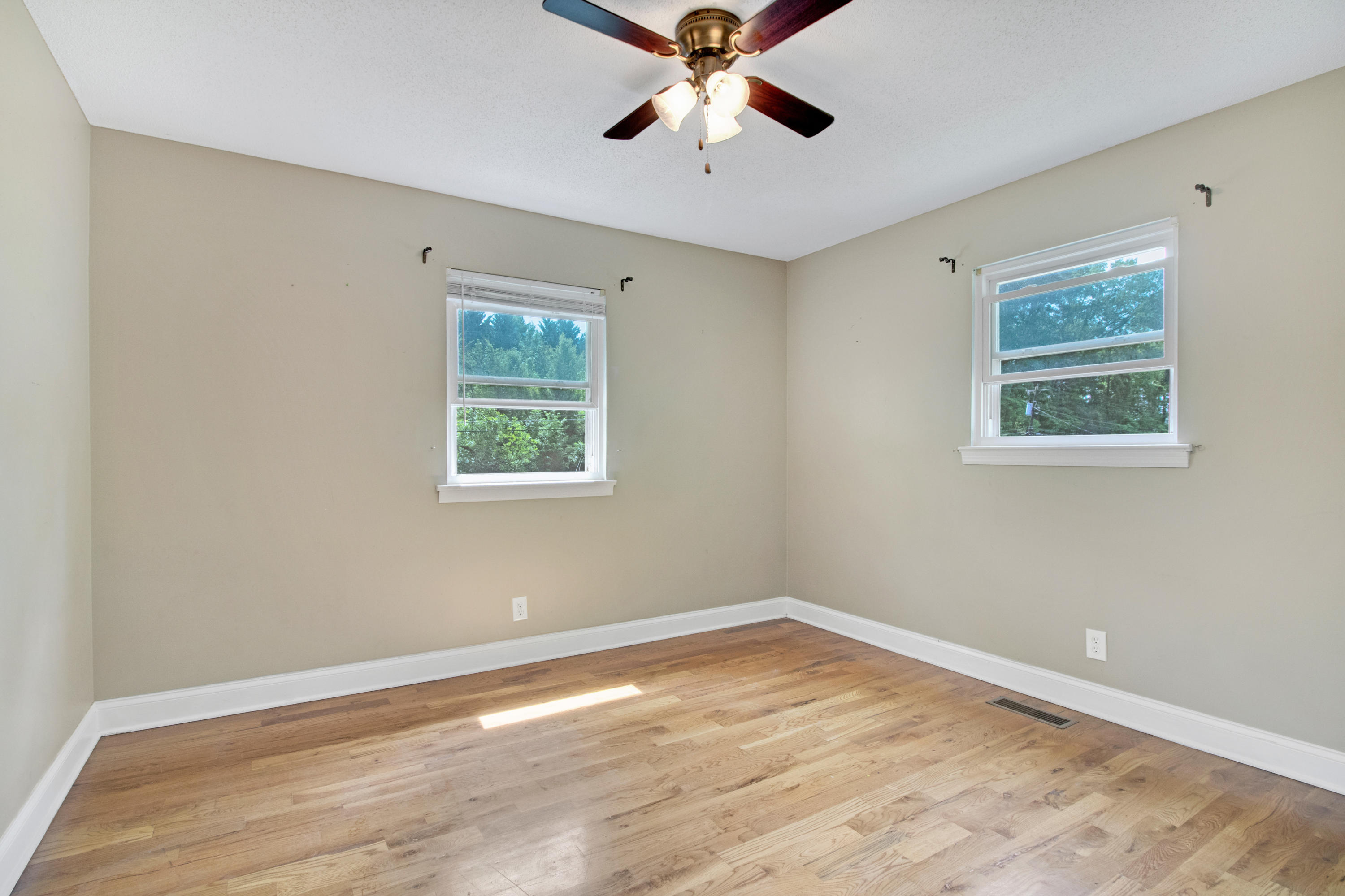 6447 Grubb Road Hixson, TN 37343 - Photo 20 of 23 6447-Grubb-High-Res-24