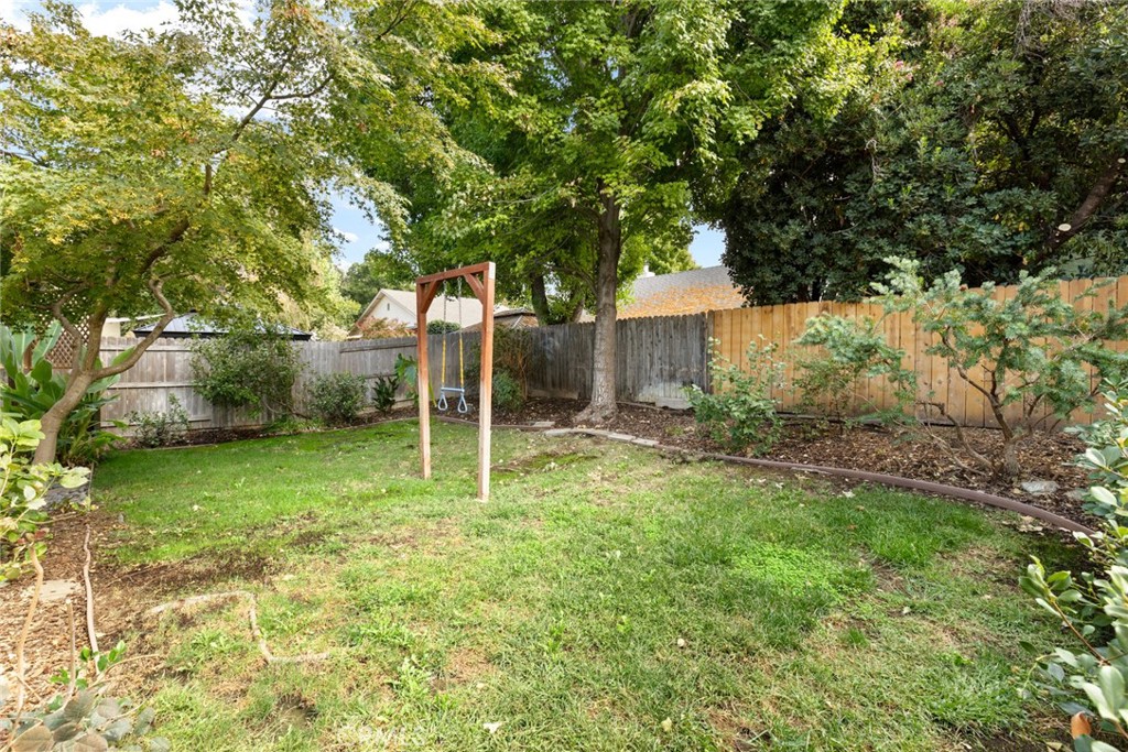 1517 Ridgebrook Way Chico, CA 95928 - Photo 25 of 28 a backyard of a house with plants and large tree