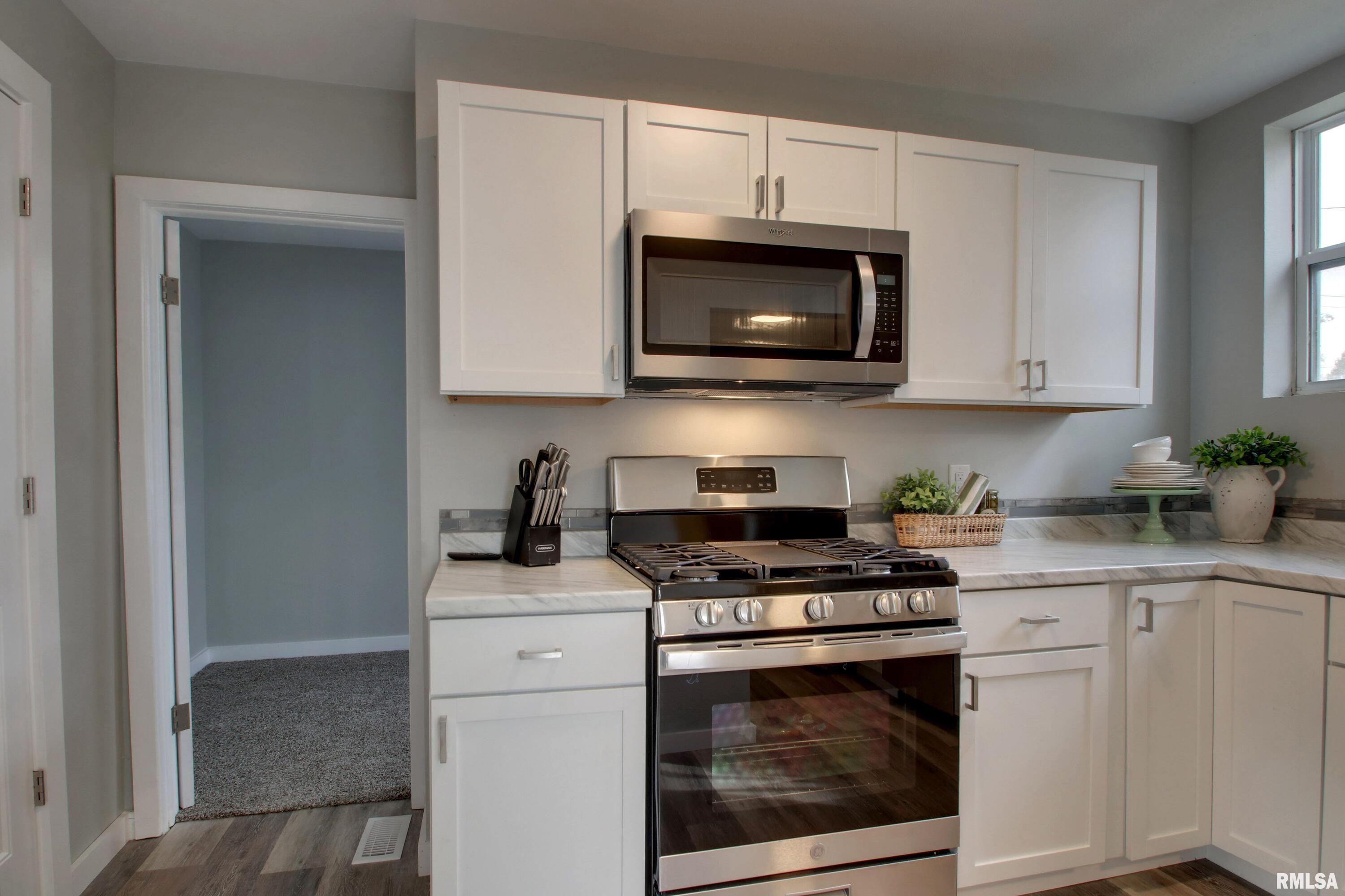 2321 Lind Street Quincy, IL 62301 - Photo 4 of 25