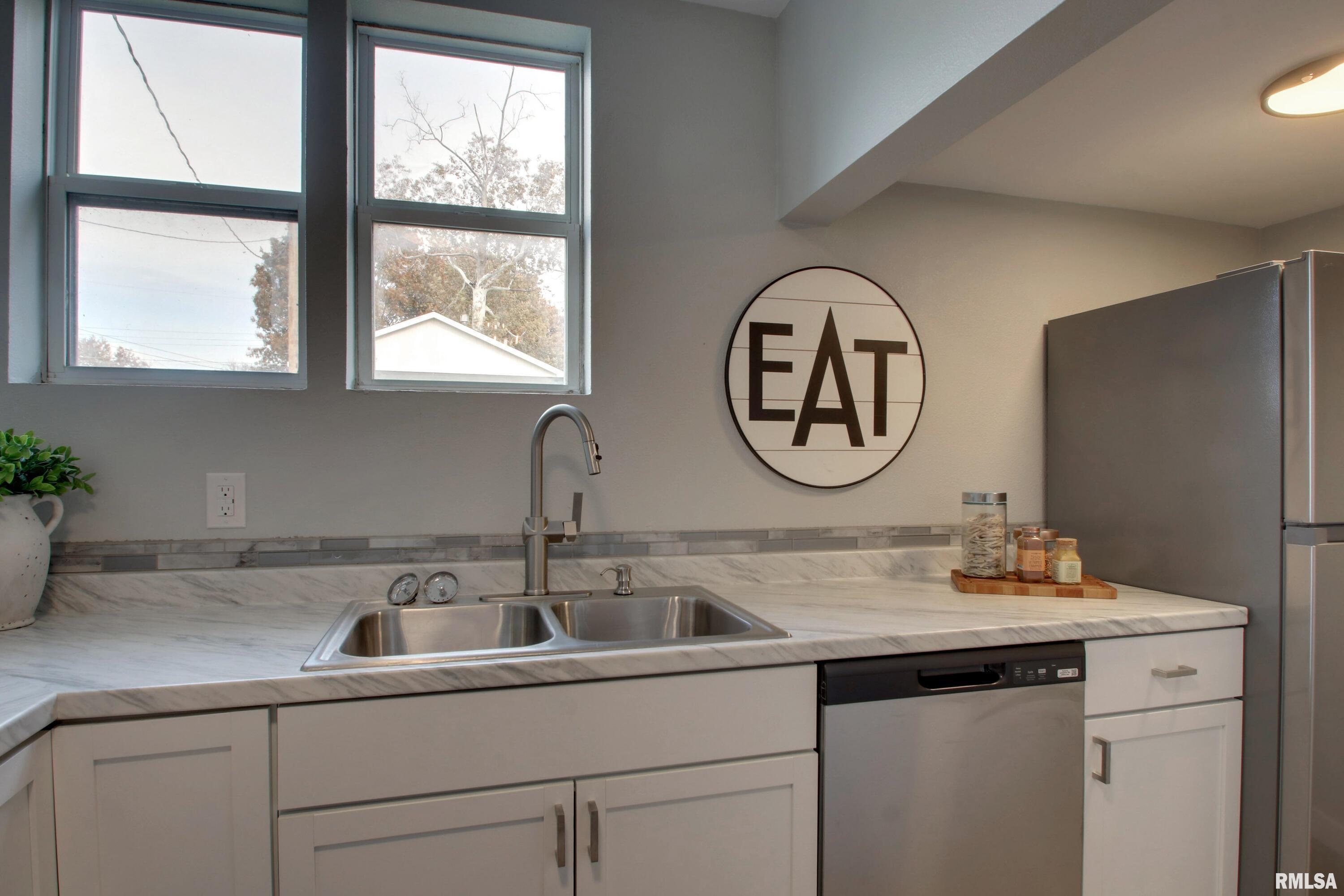 2321 Lind Street Quincy, IL 62301 - Photo 6 of 25