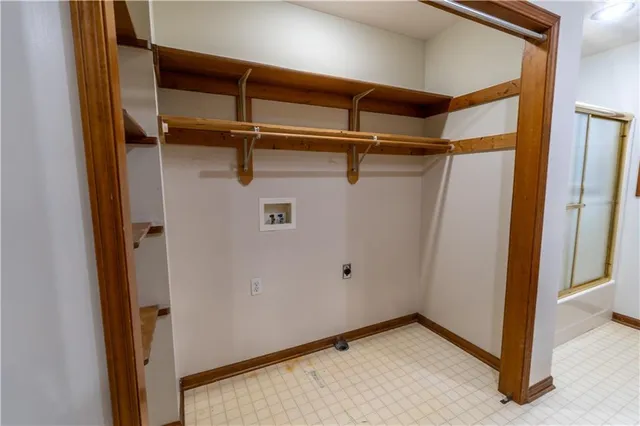 $259,000 | 202 West McGaughy Street, Hamilton, MO 64644