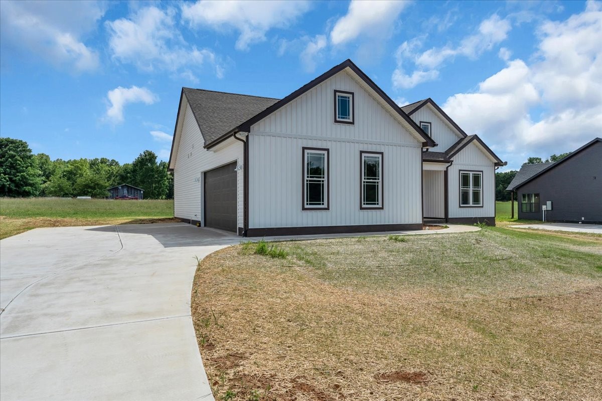 1501 Smartt Station Road Morrison, TN 37357 - Photo 3 of 29