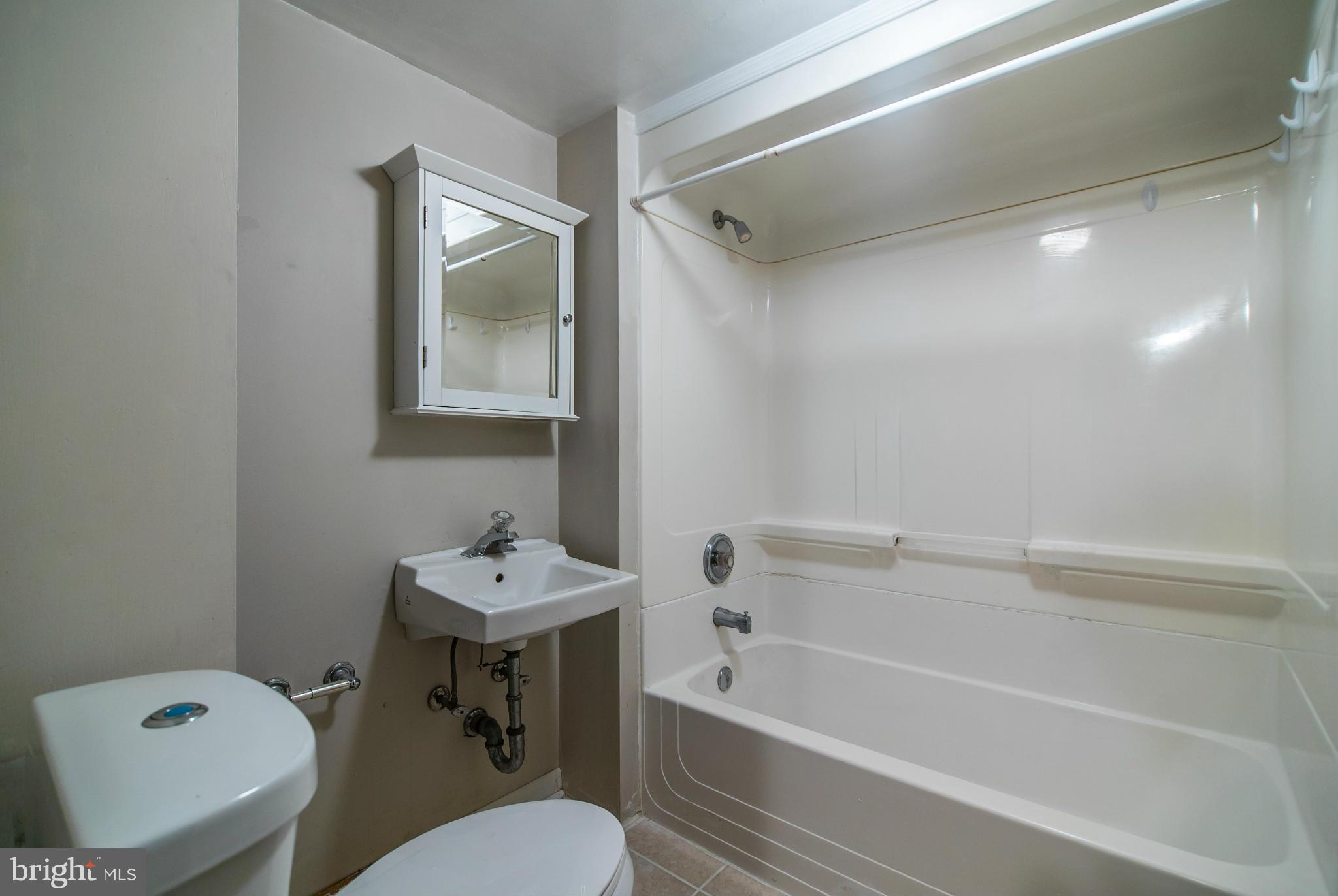 508 Orrin Street Southeast Vienna, VA 22180 - Photo 24 of 30 a bathroom with a sink toilet and a bathtub