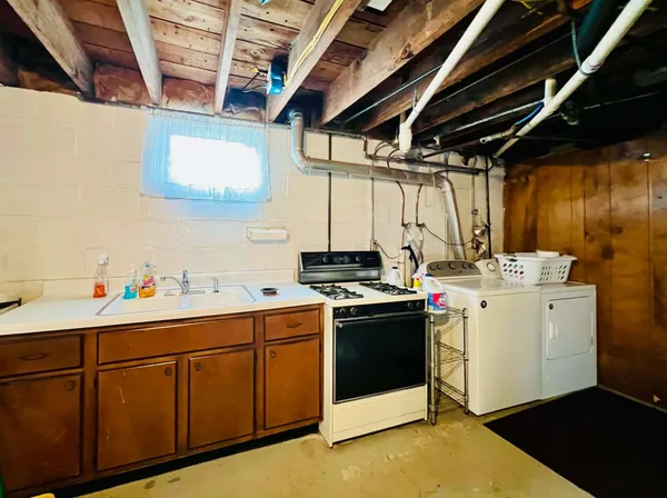 $114,500 | 137 North Stewart Avenue, Freeport, IL 61032