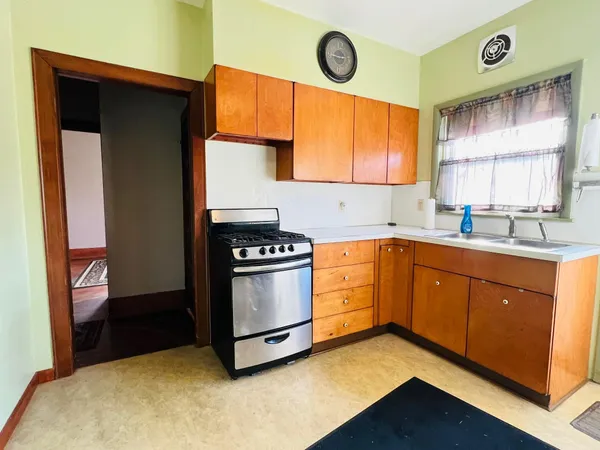 $114,500 | 137 North Stewart Avenue, Freeport, IL 61032