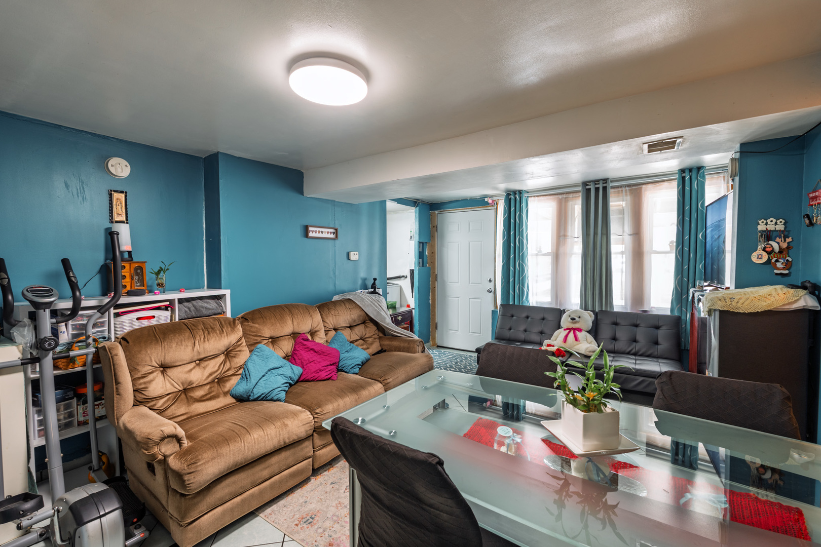 5239 South Troy Street Chicago, IL 60632 - Photo 2 of 21 a living room with furniture and a potted plant