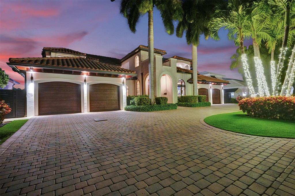 35 Compass Isle Fort Lauderdale, FL 33308 - Photo 90 of 90 a front view of a house with a yard and garage