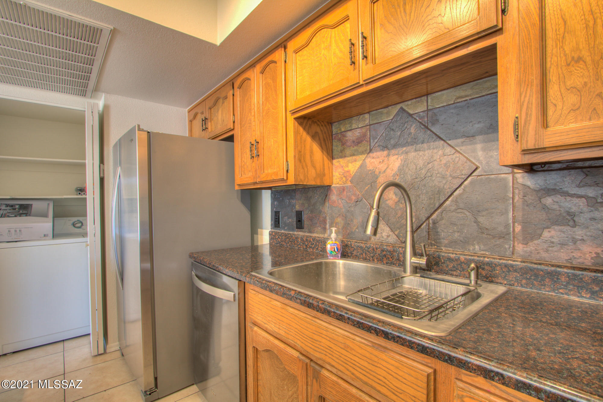 1200 East River Road, Unit D52 Tucson, AZ 85718 - Photo 5 of 15