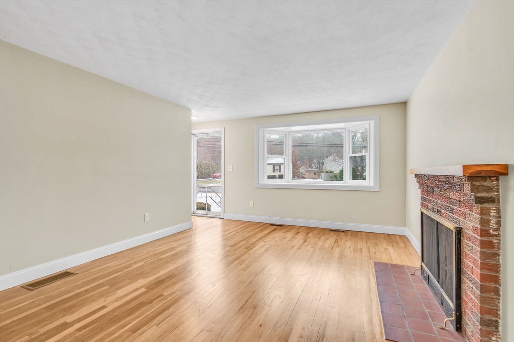 46 Forest Street Franklin, MA 02038 - Photo 12 of 35