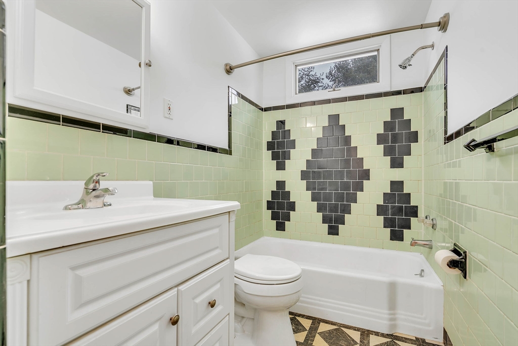 46 Forest Street Franklin, MA 02038 - Photo 21 of 35