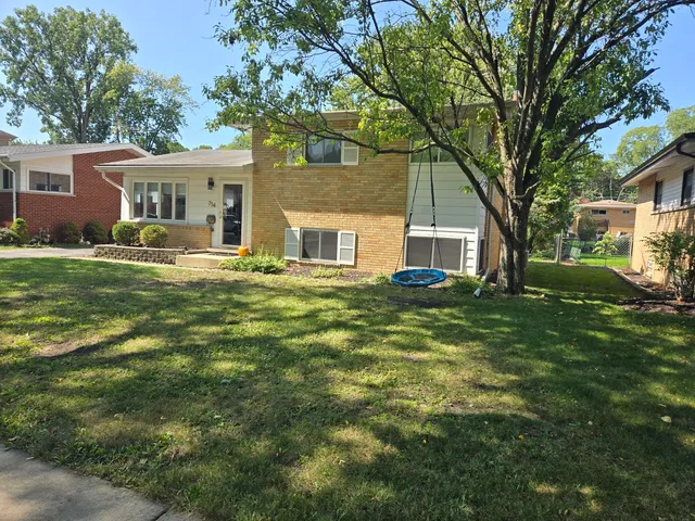 $2,780 | 714 North Eastwood Avenue, Mount Prospect, IL 60056