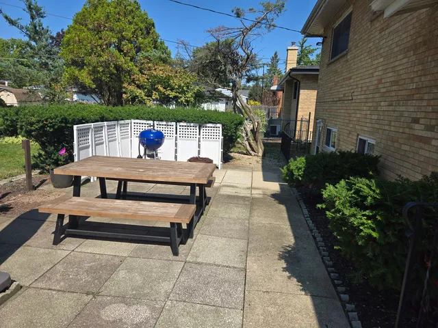 $2,780 | 714 North Eastwood Avenue, Mount Prospect, IL 60056