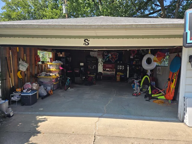 $2,780 | 714 North Eastwood Avenue, Mount Prospect, IL 60056